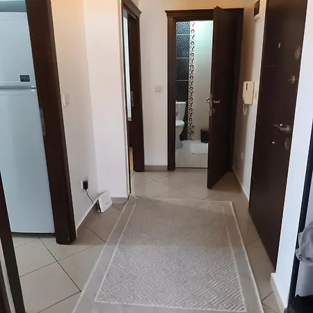 Great New Building In The Center With Elevator *